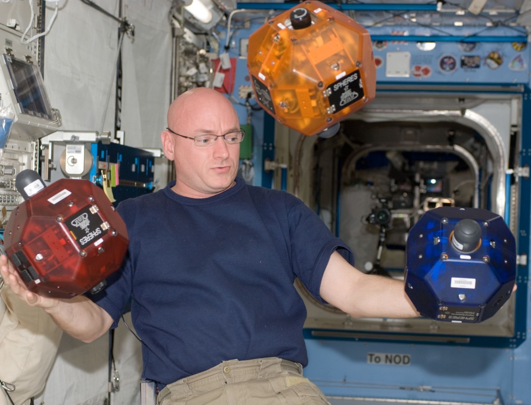 lrg_astronaut-scott-kelly-sheres-on-iss-nasa.jpg