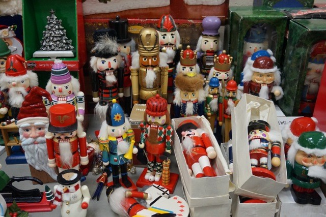 lrg_nutcrackers-at-flea-market4.jpeg