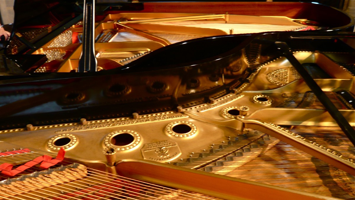 lrg_pianos-2-steinway_grands-cc-by-herry-lawford.jpg