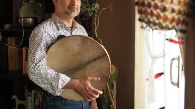 Tony Gomez ’93 (holding a Neapolitan tambourine called a tammorra)