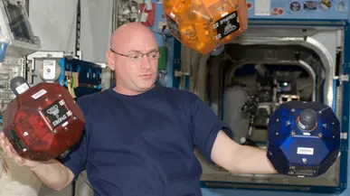 lrg_astronaut-scott-kelly-sheres-on-iss-nasa.jpg