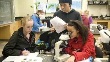 lrg_students-at-microscope.jpg