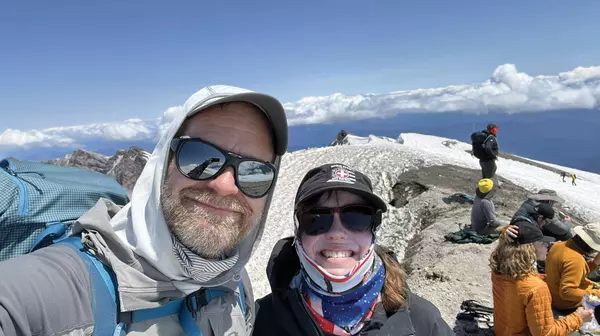 Professor Dan Sherman and the participants of the second PacTrail expedition atop a Washington summit.