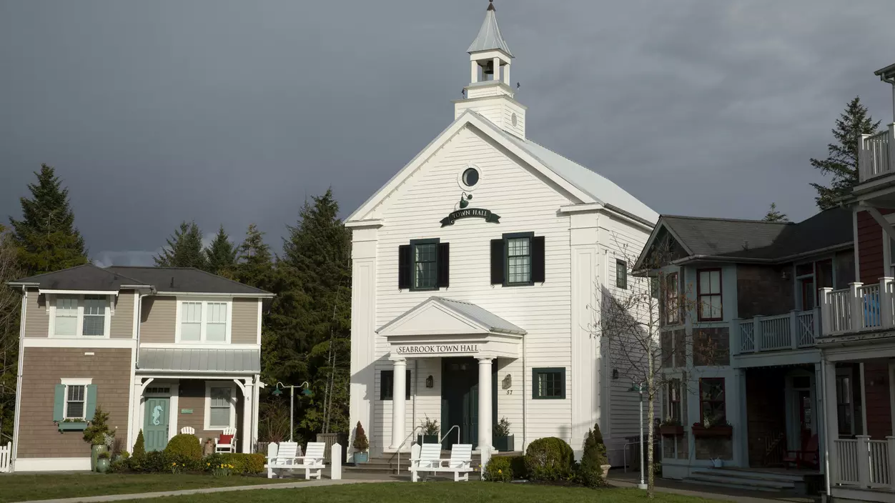 Large white building titled "Seabrook Town Hall"