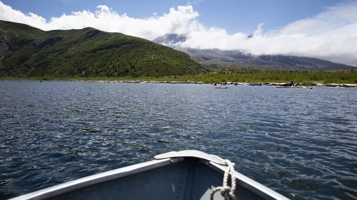 Student research trip to Spirit Lake