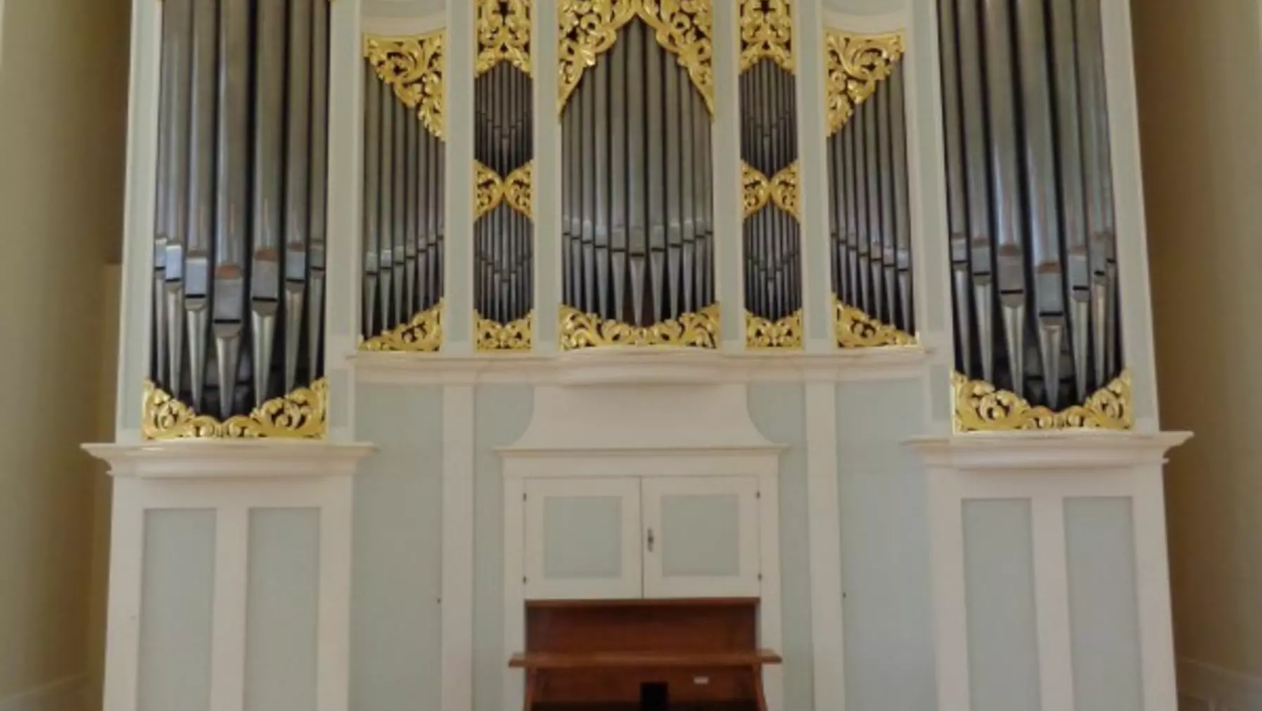 Pipe organ