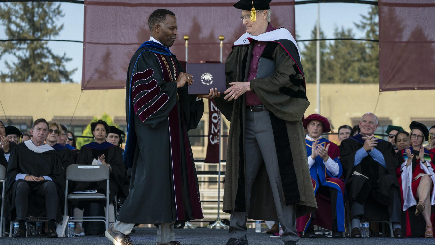 President Crawford presenting Honorand and Speaker Bill Baarsma '64, P'93 with his honorary degree.